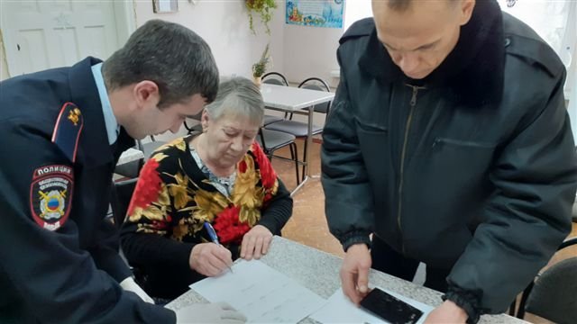 Маломобильным жителям Алчевска помогают сдать документы на получение паспортов ЛНР и РФ