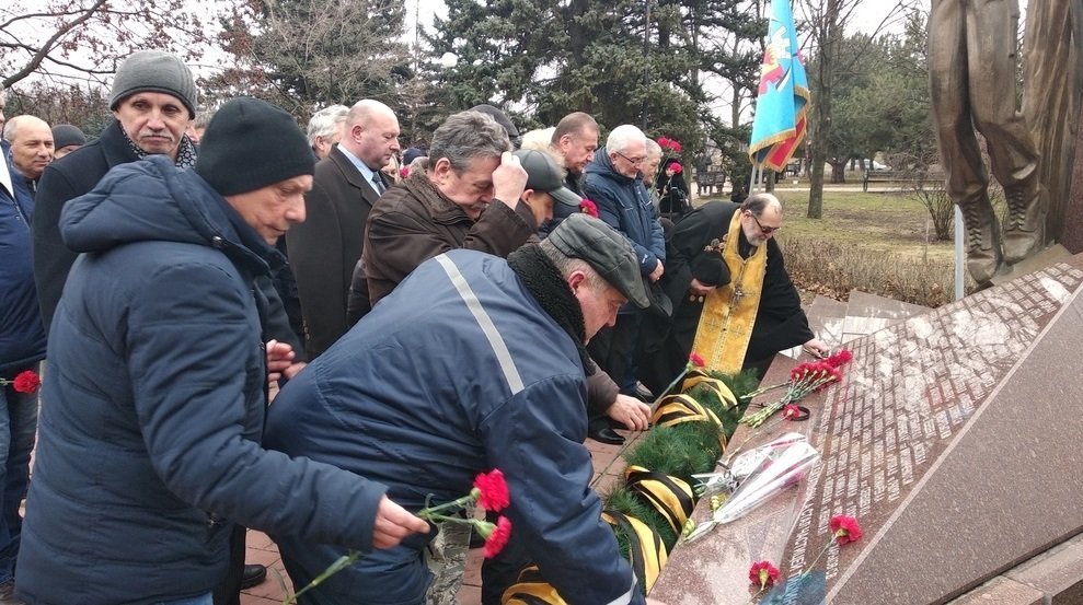 В Луганске прошел митинг-реквием