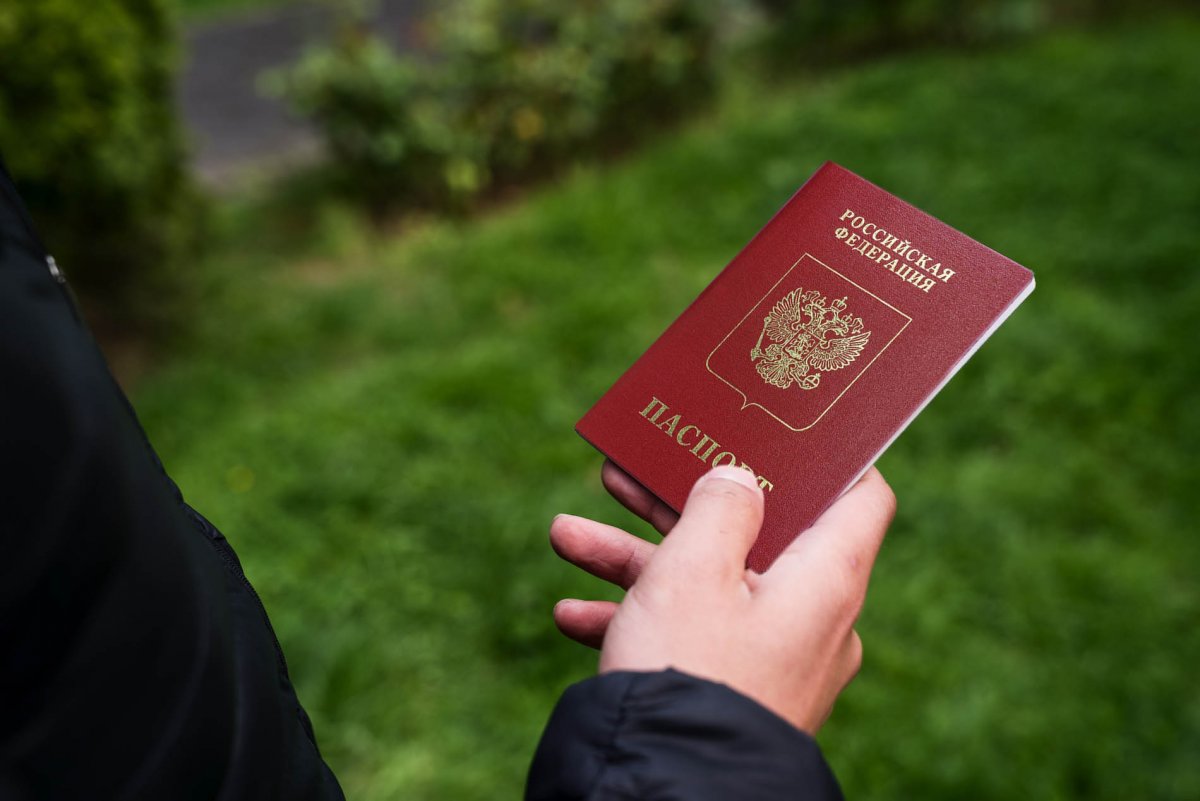 Маломобильным жителям Алчевска помогают сдать документы на получение паспортов ЛНР и РФ