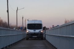 Автомобили скорой помощи проехали по Станичному мосту