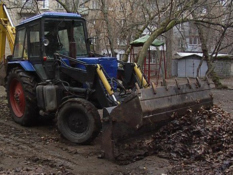 Коммунальщики продолжают работы по благоустройству Луганска