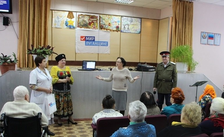 Ветеранам Луганского республиканского госпиталя передали продуктовые наборы