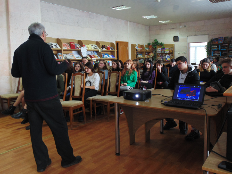 В луганской библиотеке представили композицию «Дебальцево-Чернухино. Памяти отцов достойны».