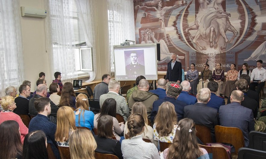 В столице ЛНР прошел вечер памяти казачьего поэта-эмигранта Николая Евсеева