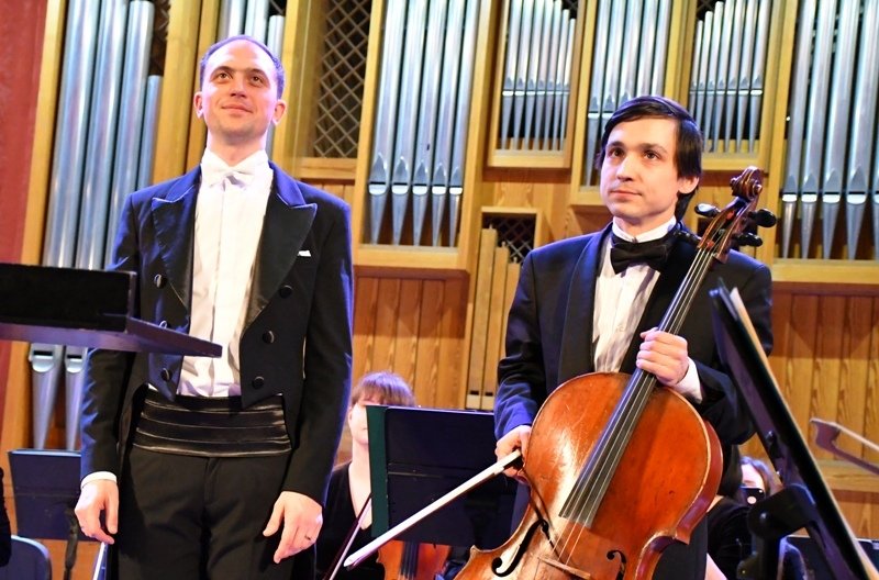 В Луганской филармонии выступил виолончелист из Москвы