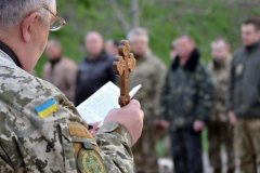 В Украине священников заставляют собирать информацию на военных ВСУ