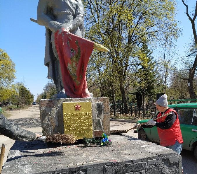 В Луганске в рамках акции «Мы помним!» облагородили памятные места