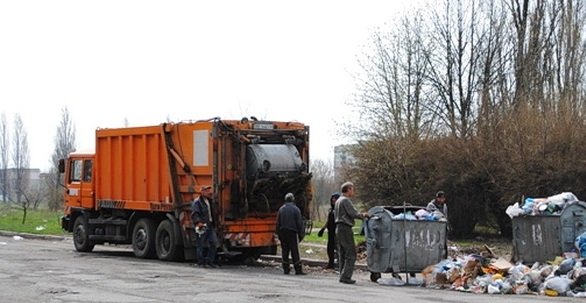 За неделю коммунальщики вывезли из Луганска более 7,5 тыс. кубометров мусора