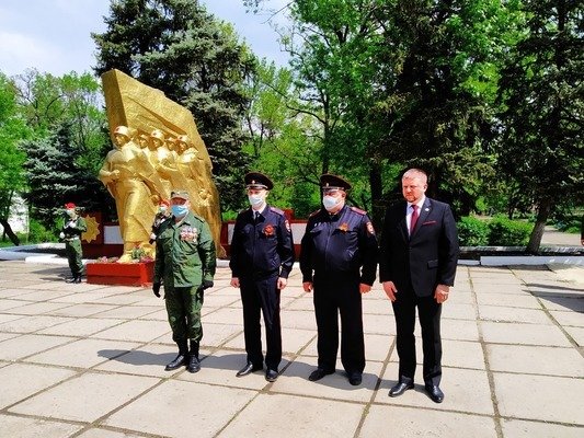 Председатель ОП ЛНР возложил цветы к памятнику минометчикам Ворошиловграда