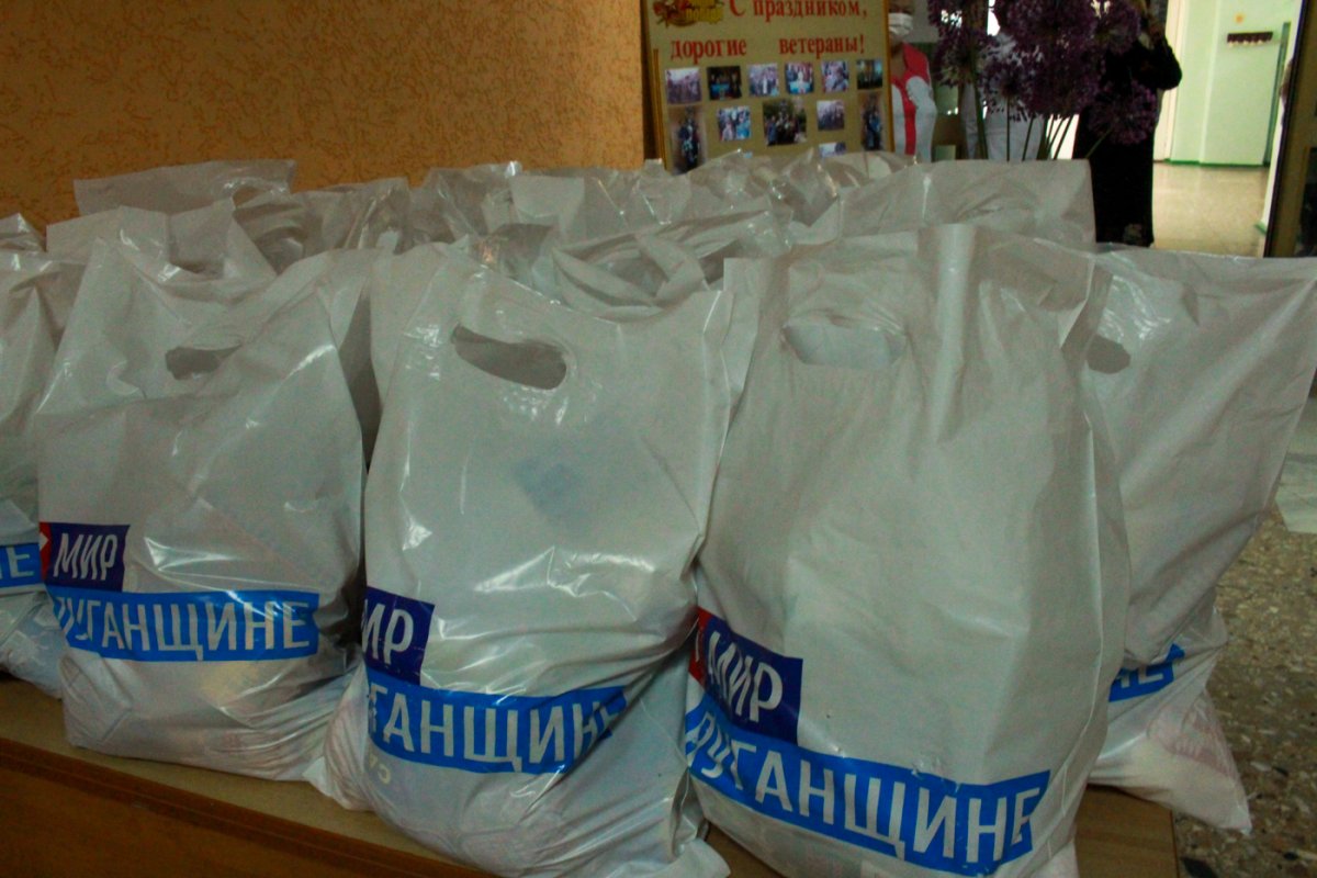 Активисты ОД "Мир Луганщине" передали подарочные наборы для ветеранов
