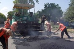 За прошедшую неделю коммунальщики отремонтировали дороги на двух улицах города