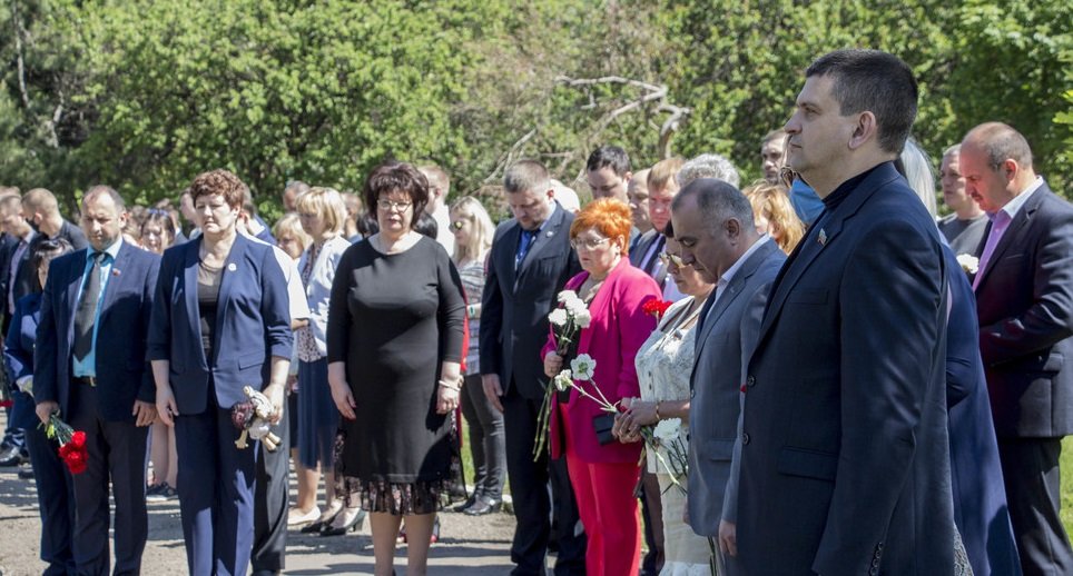 В Луганске почтили память детей, погибших от агрессии ВСУ