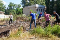 Активисты ОД "Мир Луганщине" провели субботник в столице ЛНР