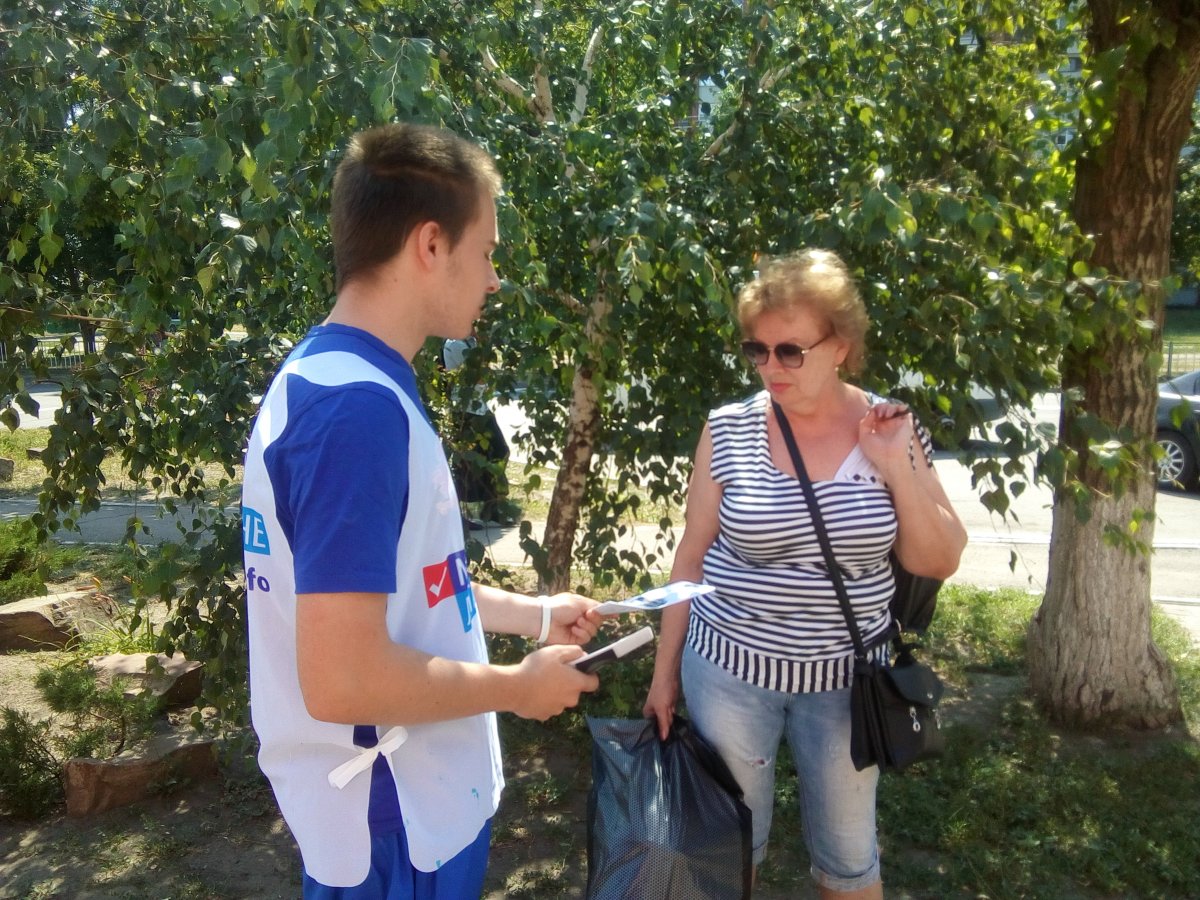 В столице ЛНР прошла акция в память жертв авиаудара по Старой Кондрашовке