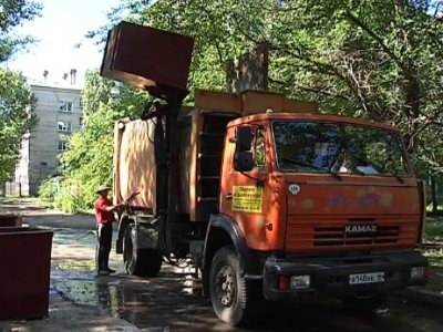 За неделю коммунальщики вывезли с территории Луганска 10842 кубометра мусора