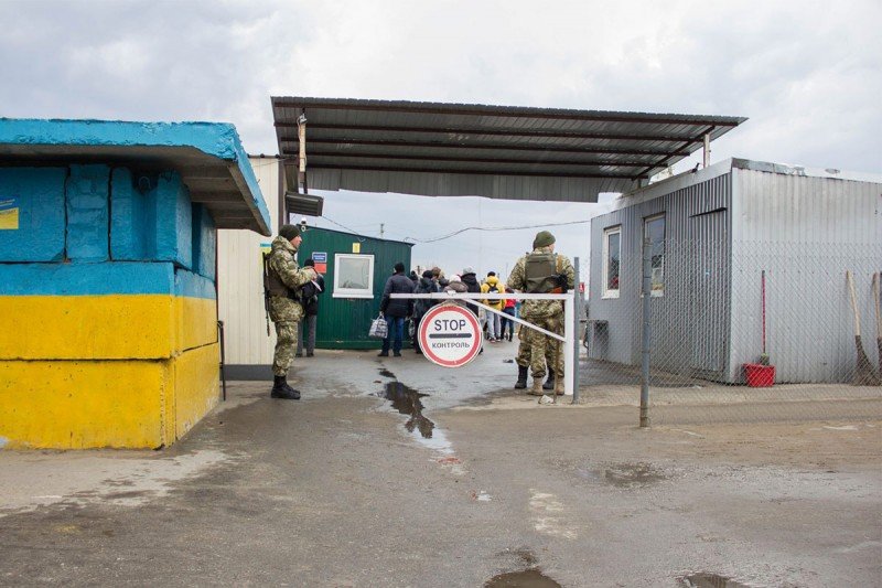 На КПВВ "Станица Луганская" организовали схему наживы на пенсионерах из ЛНР