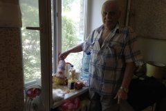 Активисты акции "Рука помощи" продолжают оказывать помощь жителям ЛНР
