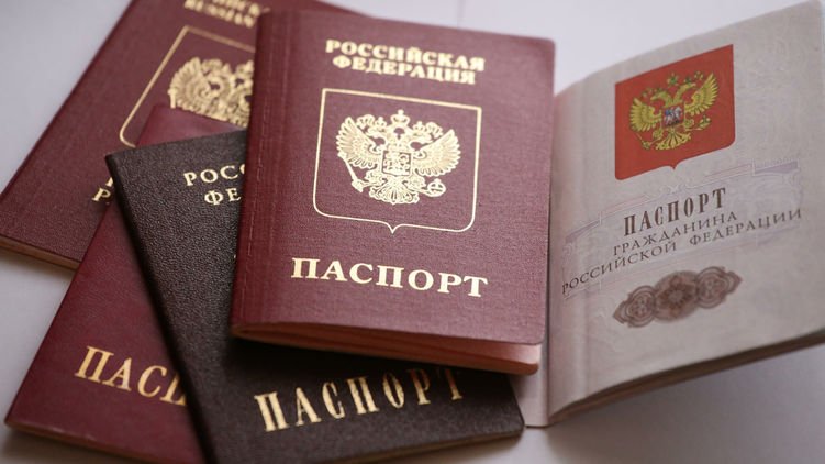 Операторы call-центра "505" информируют жителей о готовности паспортного документа