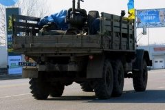 Украинские силовики режут на металлолом оборудование Лисичанского стекольного завода