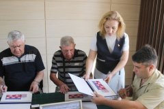 В Луганске состоялось спецгашение блока марок в честь олимпийских чемпионов