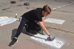 Активисты ОД "Мир Луганщине" напомнили жителям столицы ЛНР, что "Жизнь дороже"