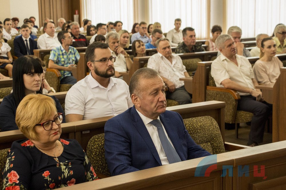 В этом году у Луганска будет два почетных гражданина