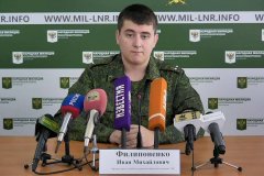 Украинские силовики в зоне ООС продолжают размещать военную технику вблизи жилых домов