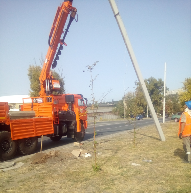 "Горсвет" продолжает работы по благоустройству Луганска