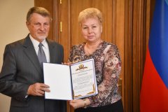 Власти ЛНР наградили лучших педагогов Республики