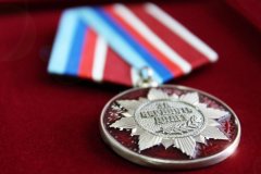 Глава ЛНР посмертно наградил  Юрия Дерского медалью "За верность долгу"