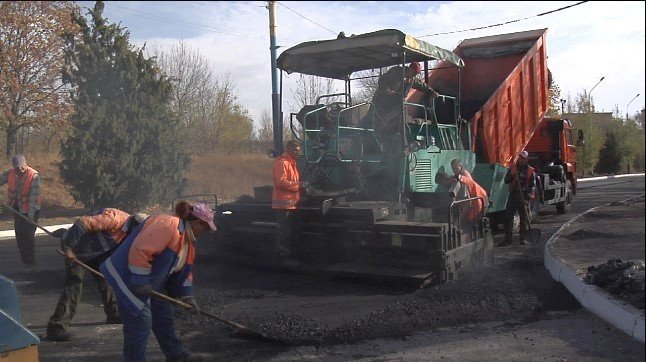 Работники «ЭЛУА» на прошлой неделе производили ремонт на четырех улицах Луганска