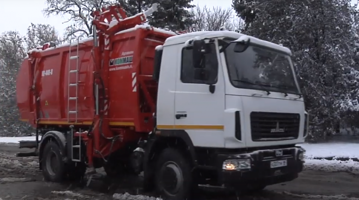 За неделю коммунальщики вывезли более 10 тысяч кубометров мусора