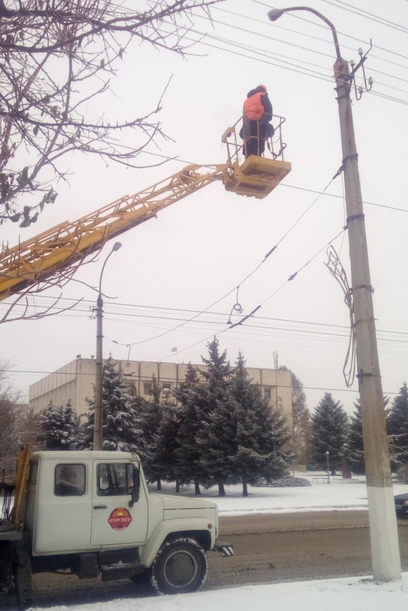 "Горсвет" продолжает ежедневные работы по благоустройству Луганска