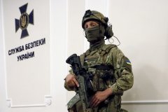 Представители СБУ осуществляют фильтрационные мероприятия на КПВВ "Станица Луганская"