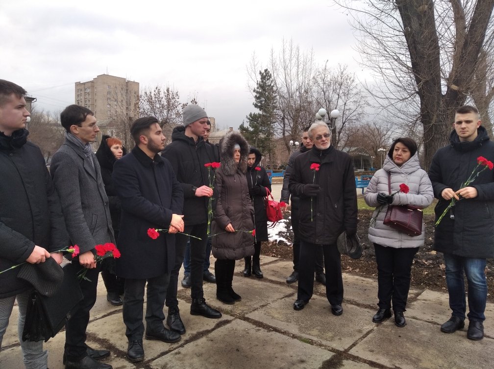 В столице ЛНР прошли мероприятия, посвященные 78-й годовщине гибели молодогвардейцев