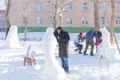 Снежные фигуры - не на века, но в радость