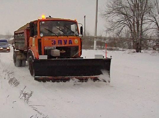 Луганские коммунальщики продолжают устранять последствия снегопада