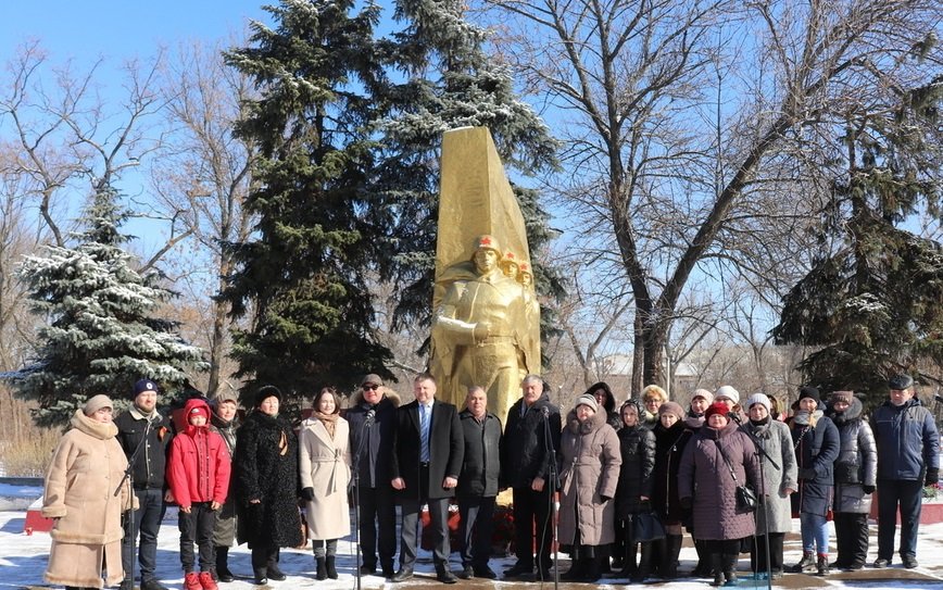 В луганском сквере открыли памятный знак в честь освободителей Ворошиловграда