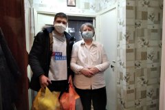 Жителям Луганска передали ежемесячную помощь от ЛЭМЗ
