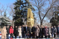 В луганском сквере открыли памятный знак в честь освободителей Ворошиловграда