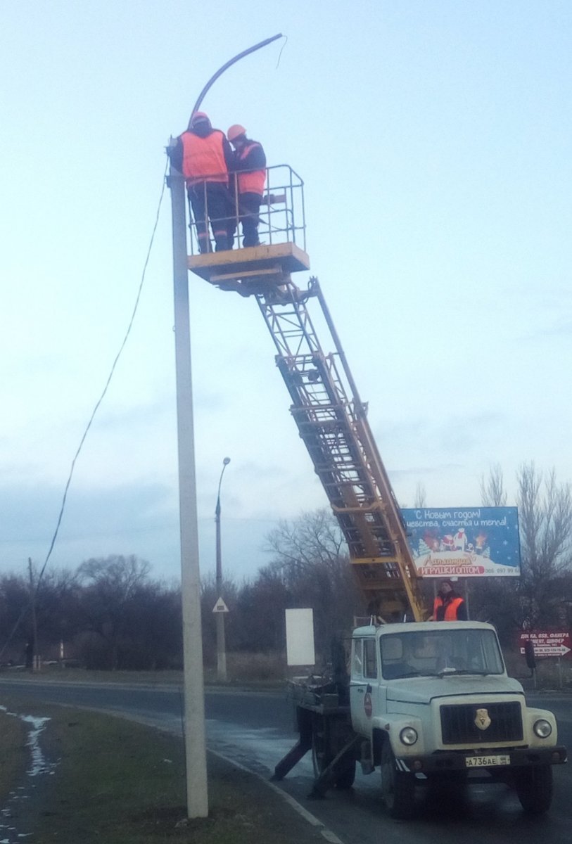 "Горсвет" продолжает ежедневные работы по благоустройству Луганска