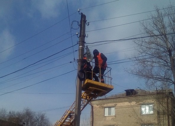 "Горсвет" в течение суток заменил 55 ламп наружного освещения в Луганске