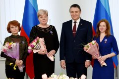 Глава Республики посетил швейную фабрику ООО "Престиж"