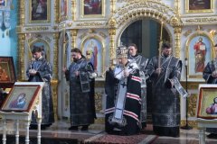 Впереди мост на семь верст, а в конце моста – золотая верста