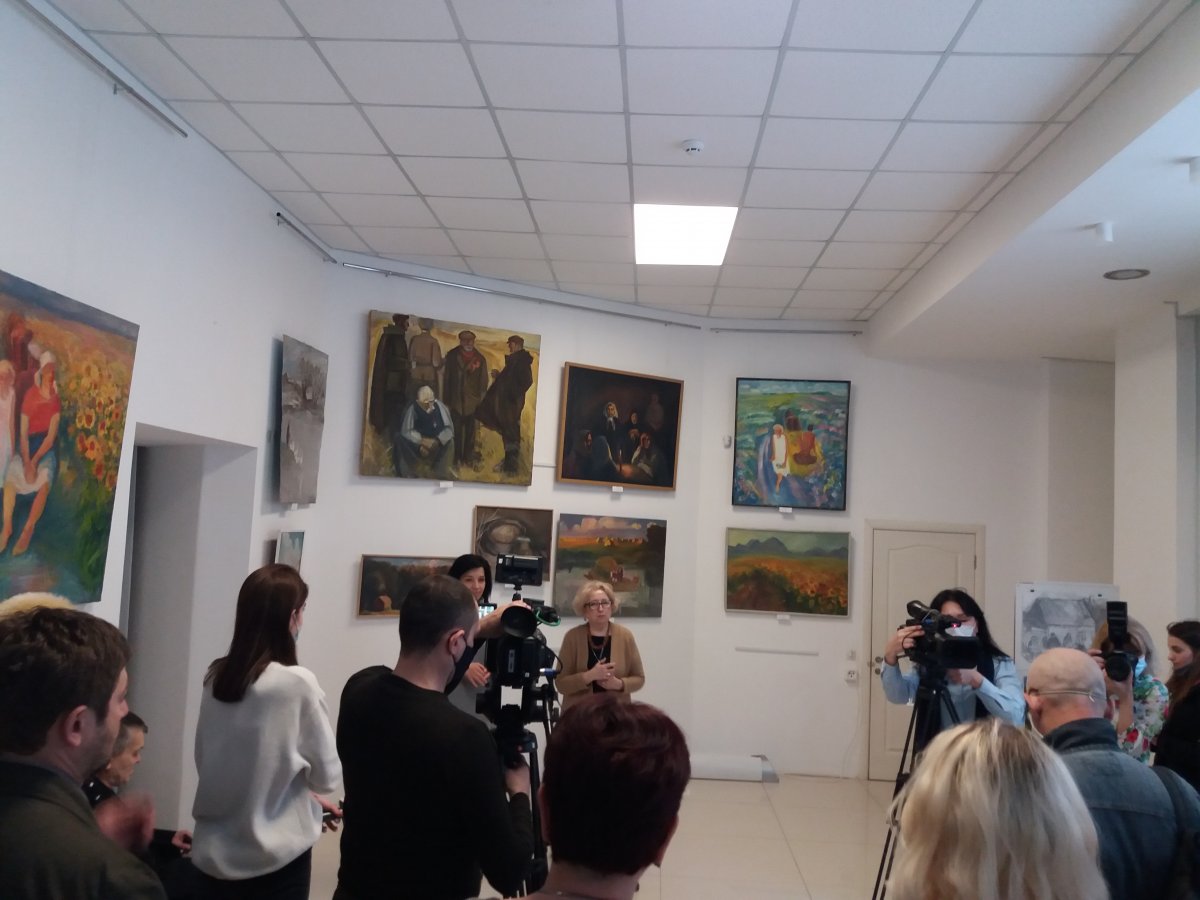 Персональная выставка «Родники моей души» открылась в Луганске