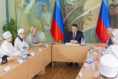 Глава ЛНР обсудил в Стаханове с будущими медиками вопросы трудоустройства специалистов