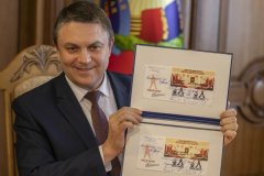 Глава Республики принял участие в спецгашении блока марок «Полумиллионный паспорт»