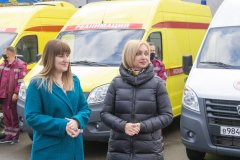 Луганским медикам передали ключи от 14 автомобилей скорой помощи