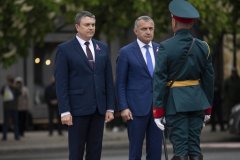 Россия является центром притяжения для всех нормальных людей – президент Южной Осетии