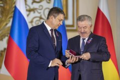 Выдача паспортов РФ жителям Донбасса доказывает, что Россия своих не бросает – депутат ГД